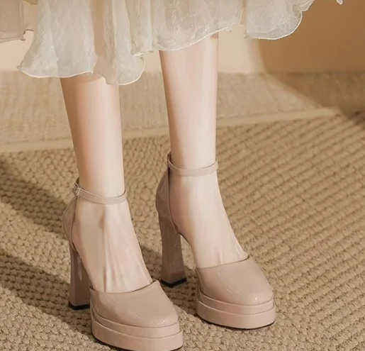 Wasserdichte Plateau-hoch-Fersen für Damen, Sommerschnalle, Lackleder, dicke Schuhe, 11 cm, weiße Sandalen mit hohen Absätzen, Größe 35–42: Licht Gelb / 40