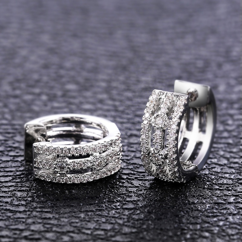 Huitan délicat petit cerceau boucles d'oreilles pour femmes luxe incrusté zircon cubique mariage quotidien classique boucle d'oreille bijoux