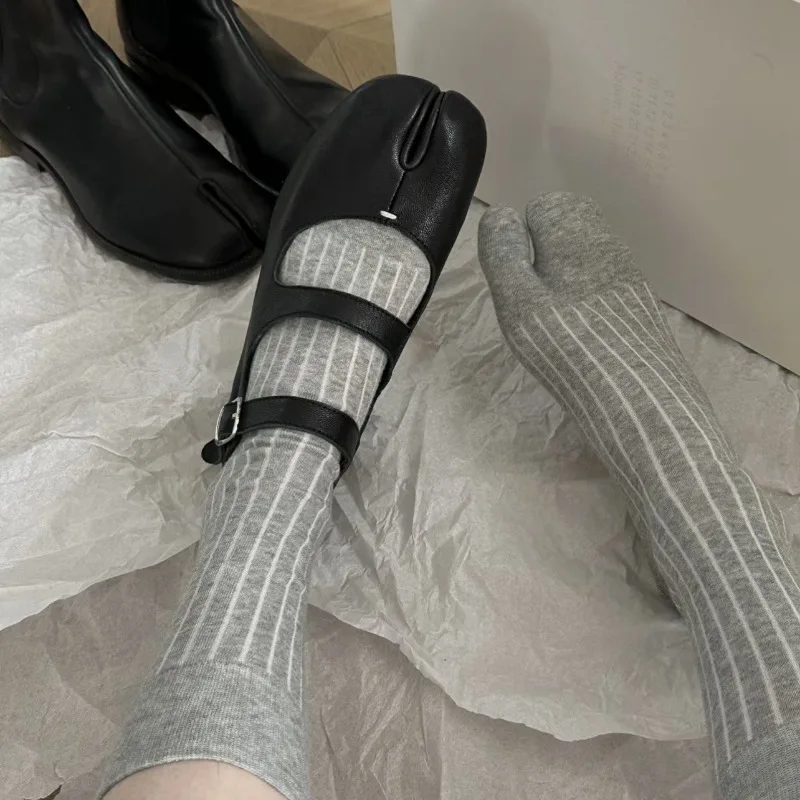 Japanese Unisex Autumn Winter Two Finger Socks Black White Kimono Flip Flop Sandal Split Ninjia Tabi Toe Socks Harajuku