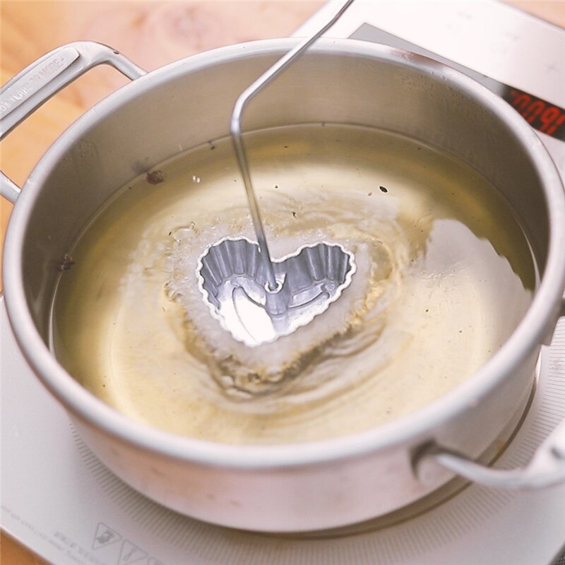 Aluminum Cake Iron Maker Waffle Bunuelos Desserts Baking Mould Biscuit Baking Mold With Handle Baking Tools Kitchen Accessories: Heart