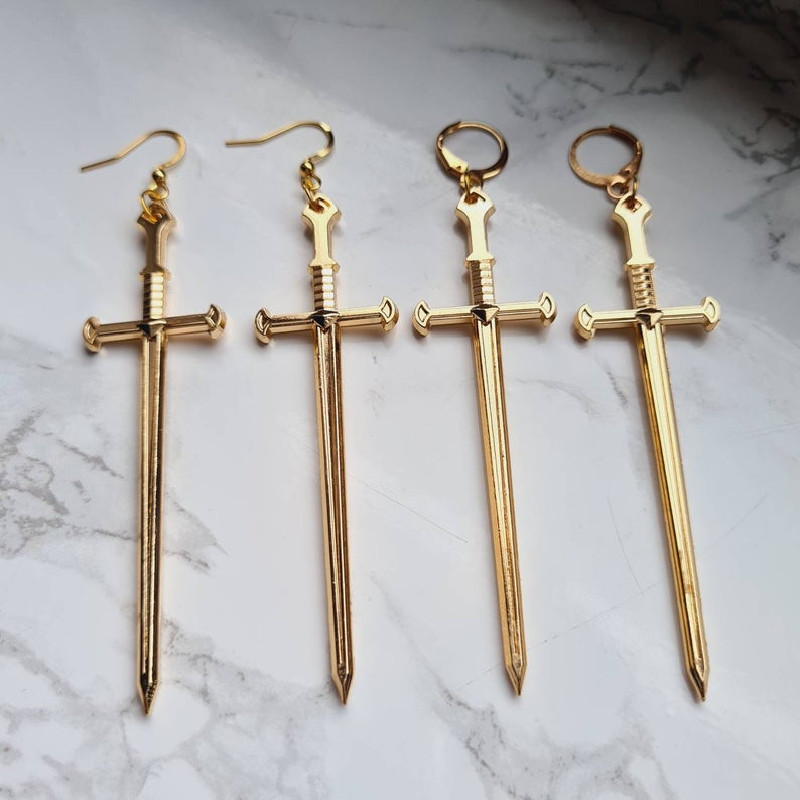Pendientes de espadas góticas de Color dorado, Tarot Medieval gótico largo, declaración alternativa vikinga, para hombres y mujeres, joyería mística