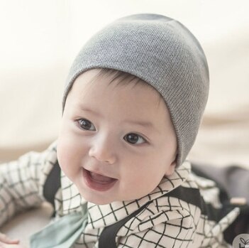 Babystrikkede huer til drenge piger til efterår og vinter børns varme blød bomuldshue høj elasticitet 4 måneder  to 4 år gammel: Grå