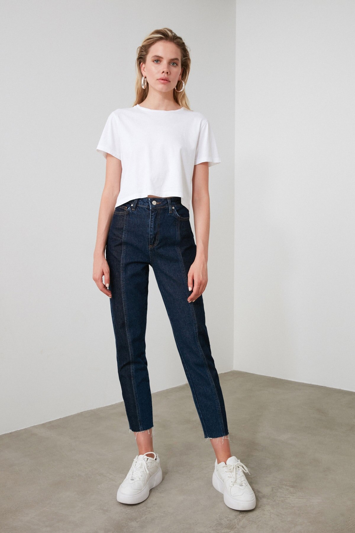 Trendyol Blue Block Wash Detailed High Bel Mom Jeans TWOAW20JE0109