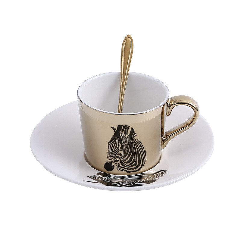 Gyllene spegel tekopp kaffekopp i trä frukostkopp mjölk vatten kopp födelsedag te vän bästa stöd