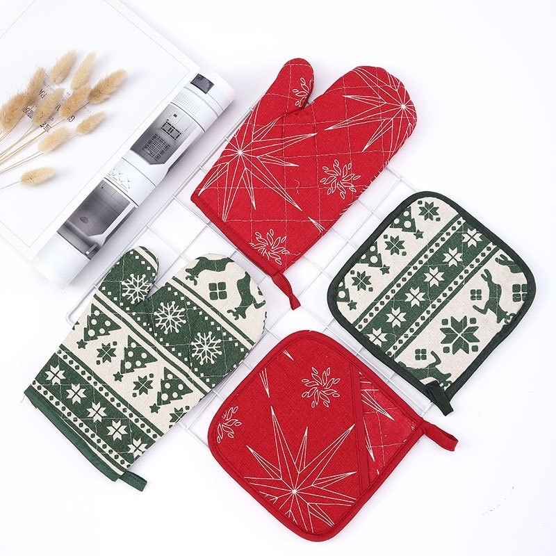 Christmas Anti-scalding Oven Mitts Heat Resistant Microwave Baking Gloves with Pads Year Kitchen Supplies for Family Party