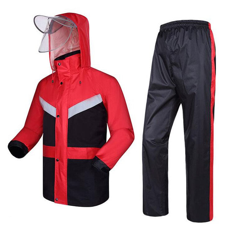 mannen rode regen dragen waterdichte jas met broek reflecterende regen pak