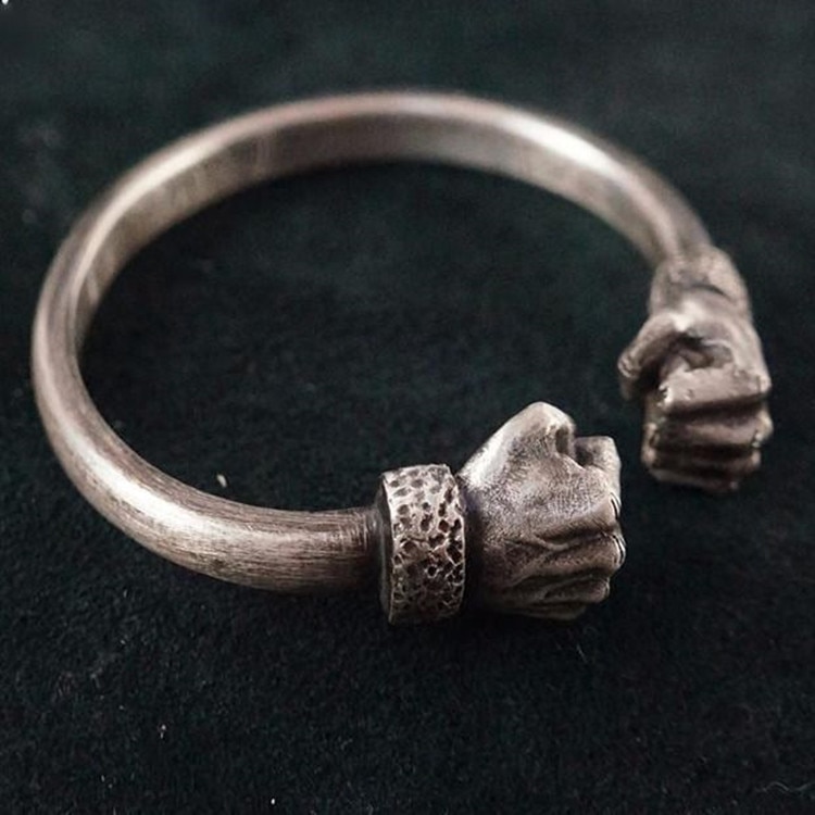 Männer Armbinde Antike Silber Farbe Kreative Faust Armbinde für Männer Armreif Männlichen Partei Edlen Schmuck