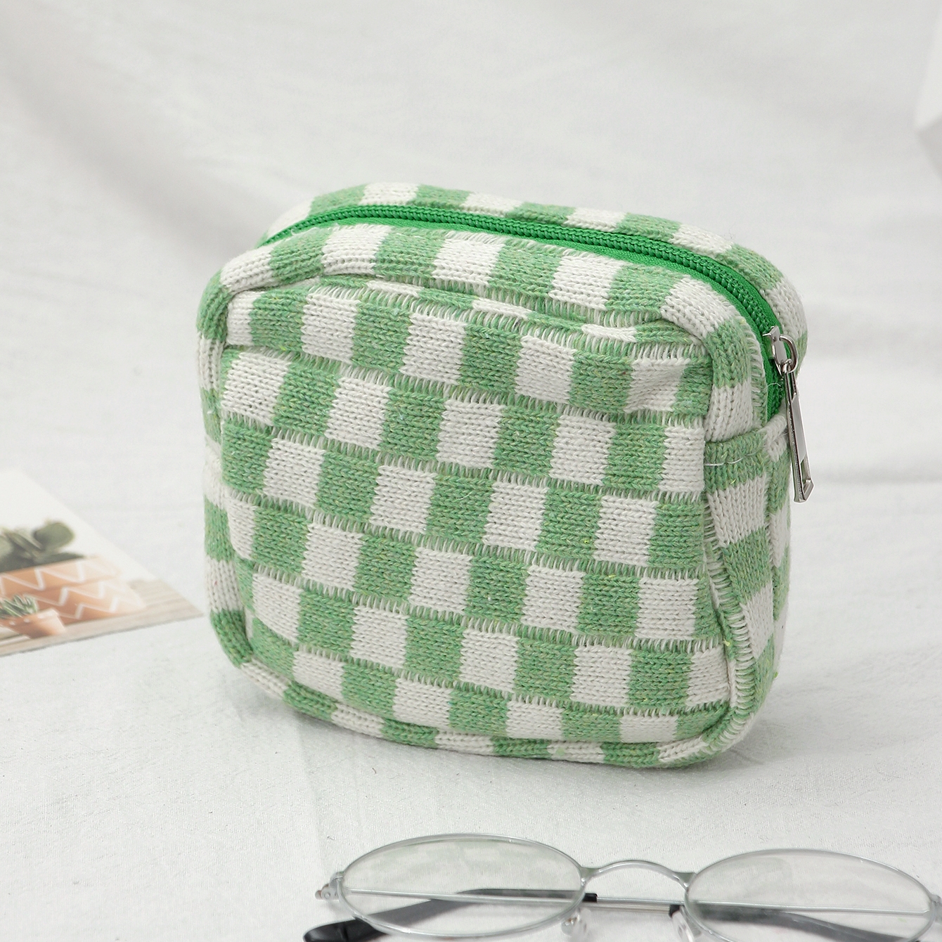 Checkerboard Cosmetic Bag Knitted Toiletry Storage Bag Colorful Makeup Pouch Organizer Checkered Pattern Cosmetic Bag: Khaki