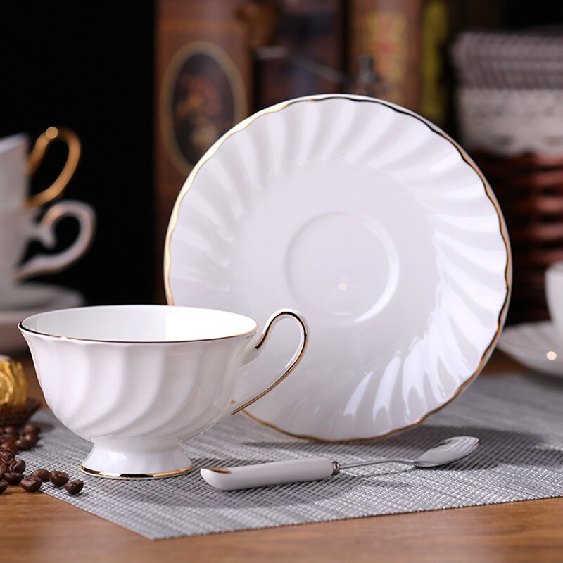 Hvit keramisk kaffe te kopp tallerken sett klassisk tekopp og tallerken sett tekanne golden rim ettermiddagstekopp med skje drinkware