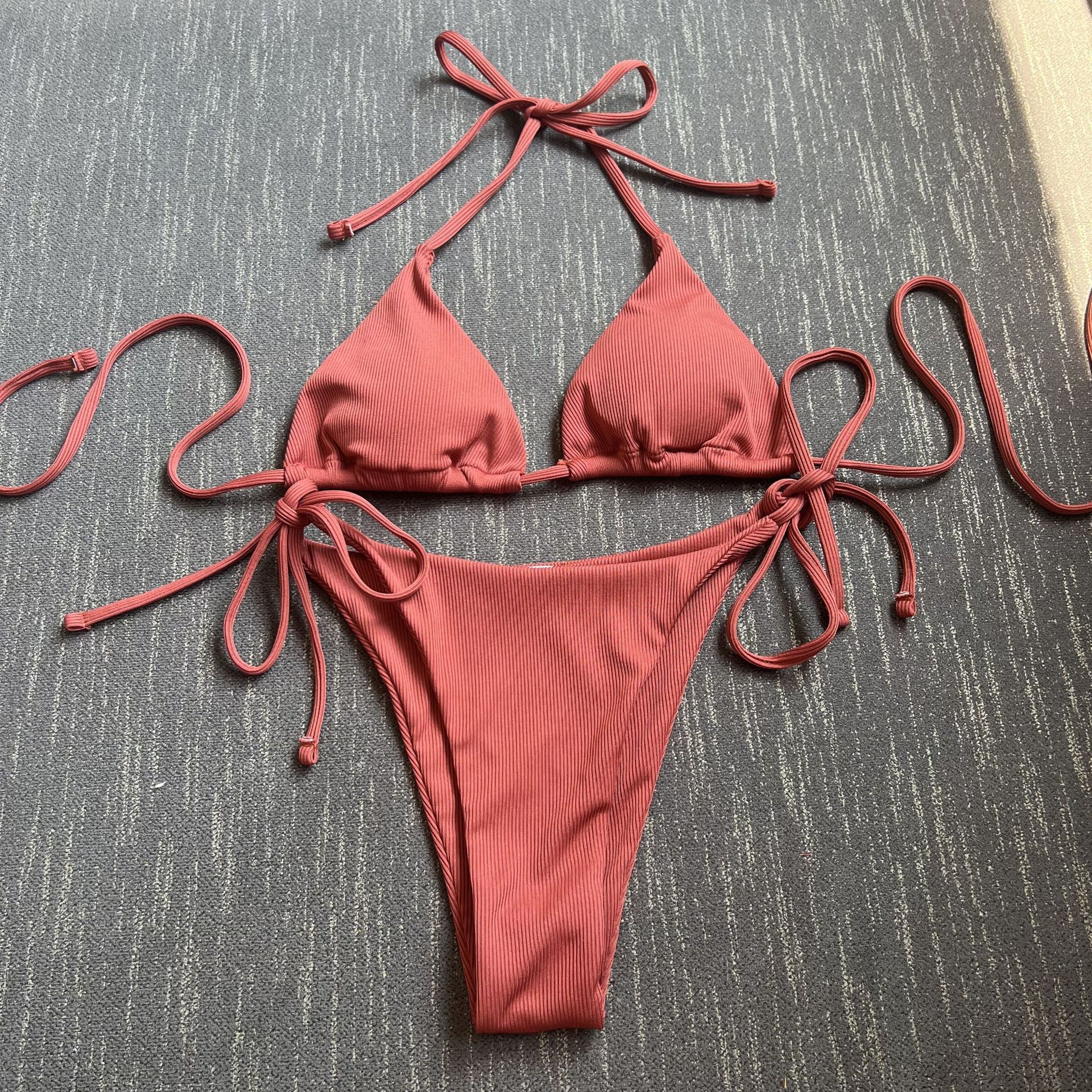 Liten randig ribbad bikiniset för kvinnor sexig enkel enfärgad halterneck baddräkt snörning strandbaddräkt sidobandage string baddräkt