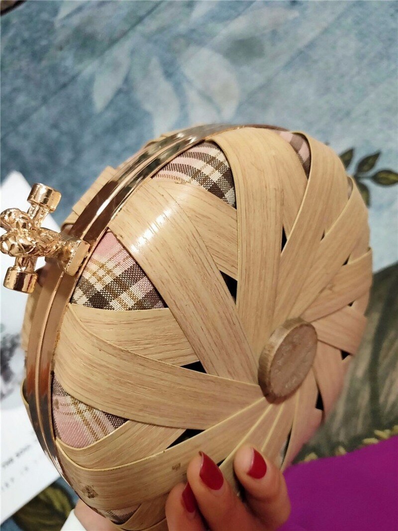 Exclusive Custom Small Breeze Wood Round Resin Chain Bag Hollow Wood Woven Bag