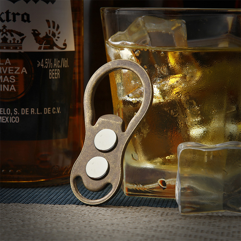 1PC mini otwieracz robić metalowa butelka z magnesami przenośny otwieracz robić puszka piwa otwieracz robić butelek wina na wolnym powietrzu bbbq narzędzie kuchenne: czarny