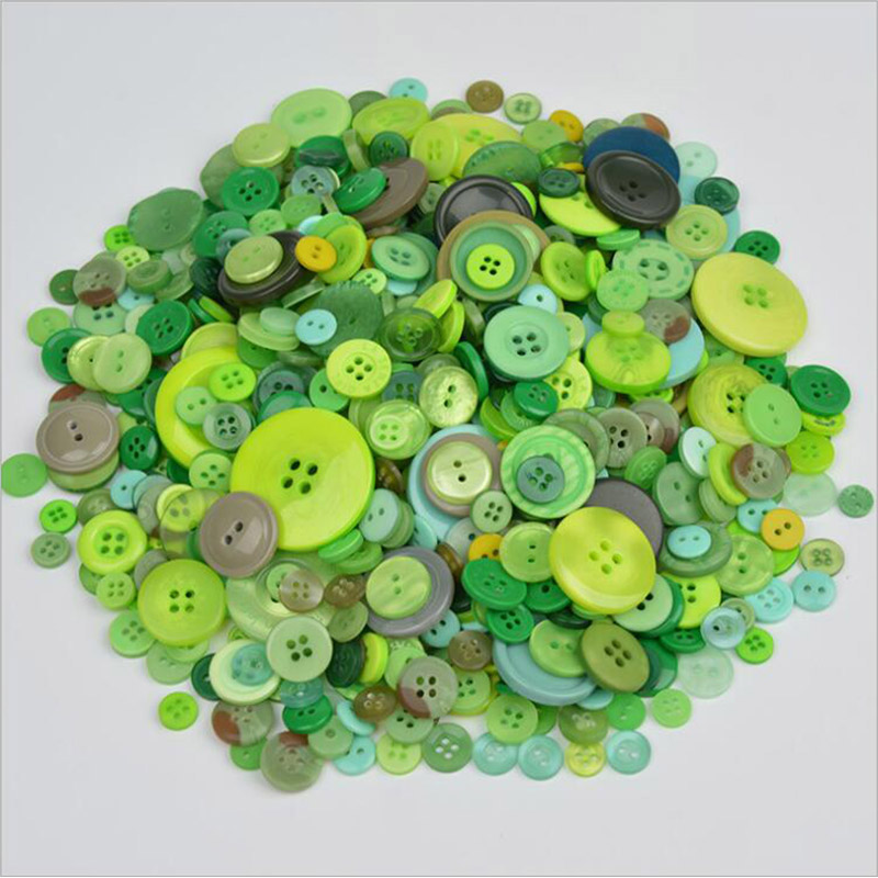 600 stuks 2-gaten/4-holes Ronde plastic knop groen serie gemengde kleur hars knop kleding accessoires voor kleding DIY: 600 green mix