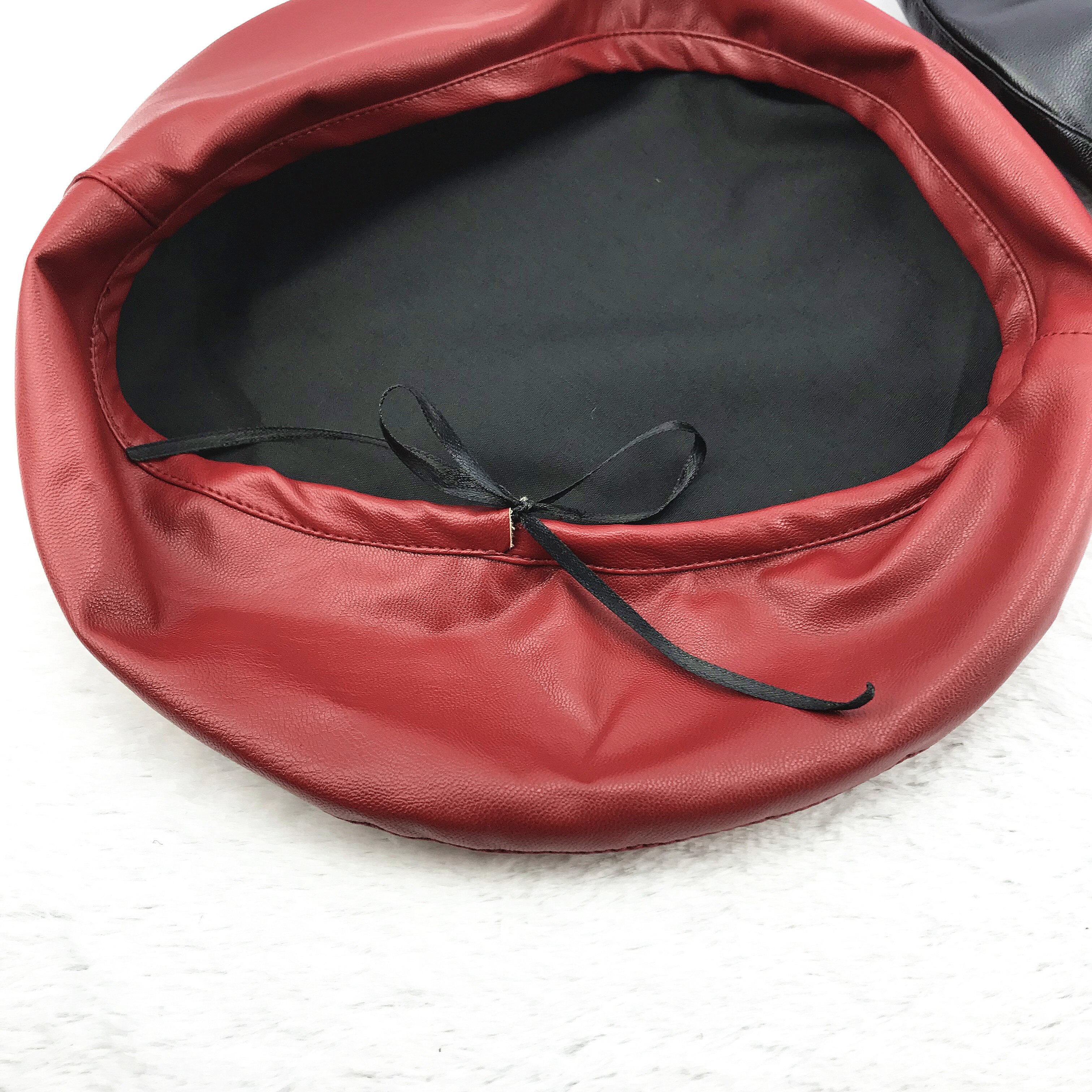 Netto Rode Pujapanese Veelzijdige Lederen Beretwomen 'S Koreaanse Herfst En Winter Zwarte Retro Britse Platte Top Kunstenaar Hoed Tre