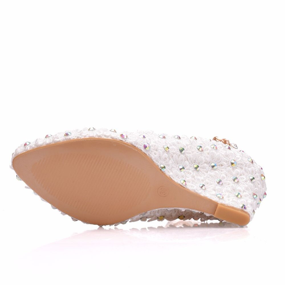 Crystal Queen Witte Bloem Vrouw Bruiloft Schoenen Kant Parel Hoge Hakken Zoete Bruid Jurk Schoenen Kralen Wiggen Schoenen 8 cm pompen