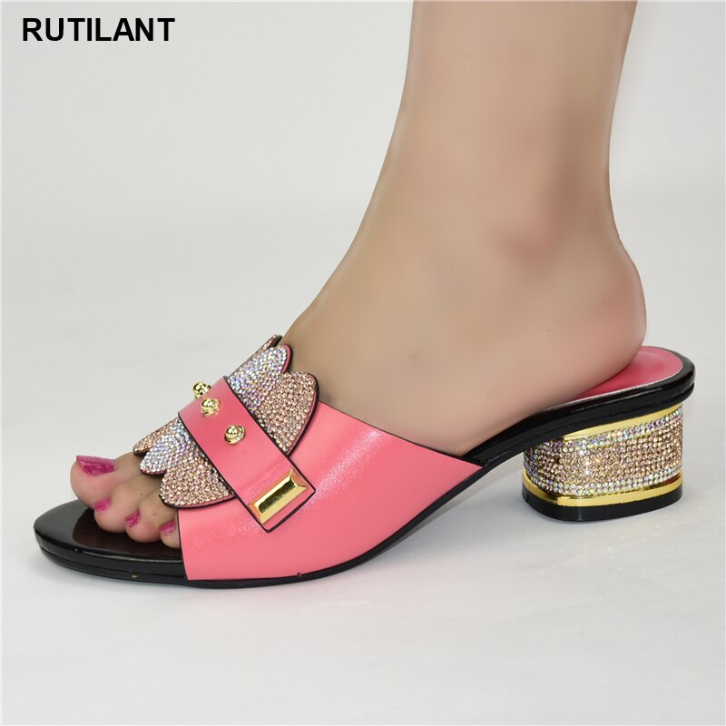 Damskie buty na obcasie projektant ozdobiony Rhinestone Slip on Pumps włoski w kobietach wysokiej jakości afrykańskie buty ślubne