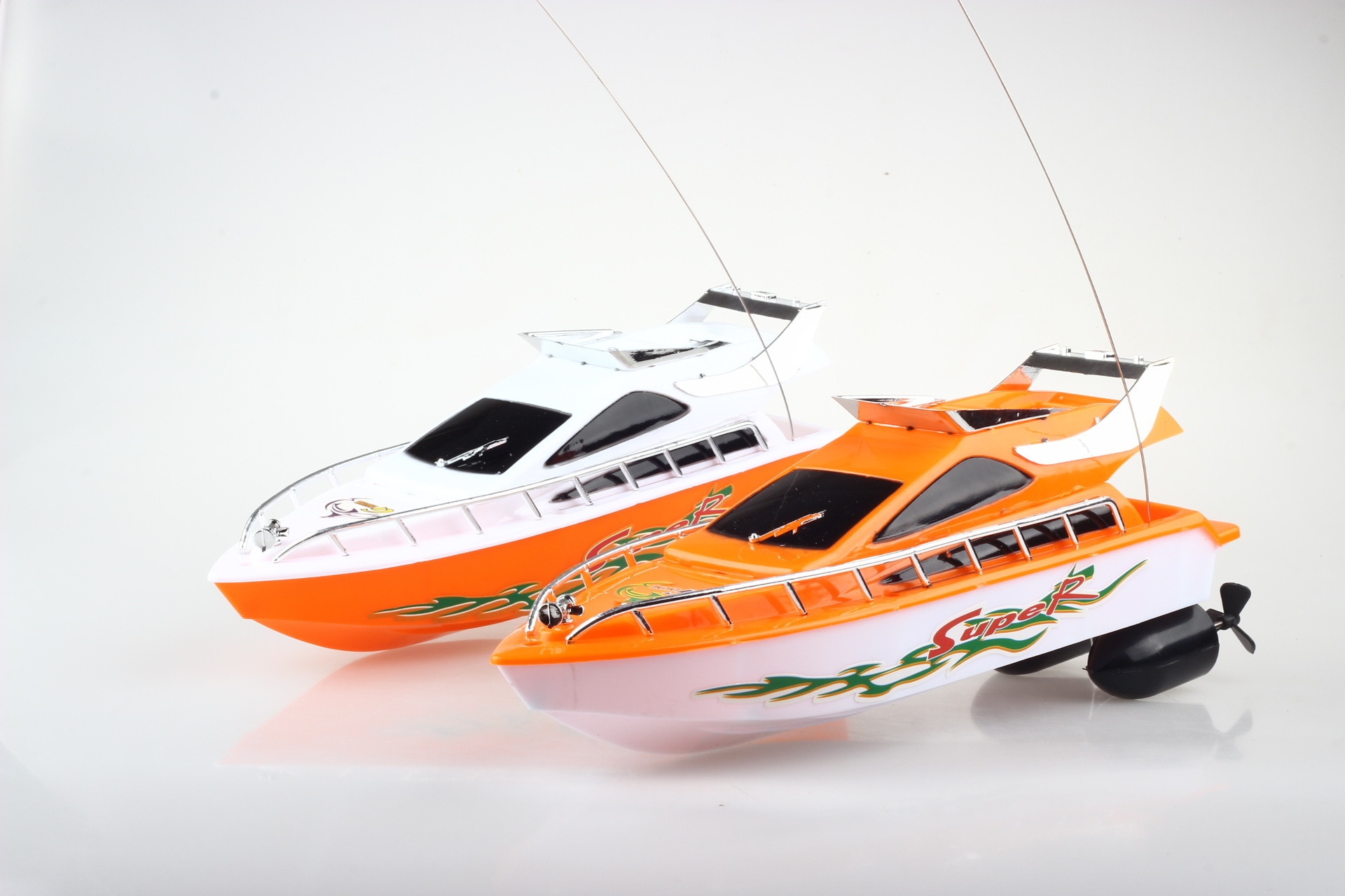 Four-Way Remote Control Boat Remote Control Speedboat Water Toy Boat