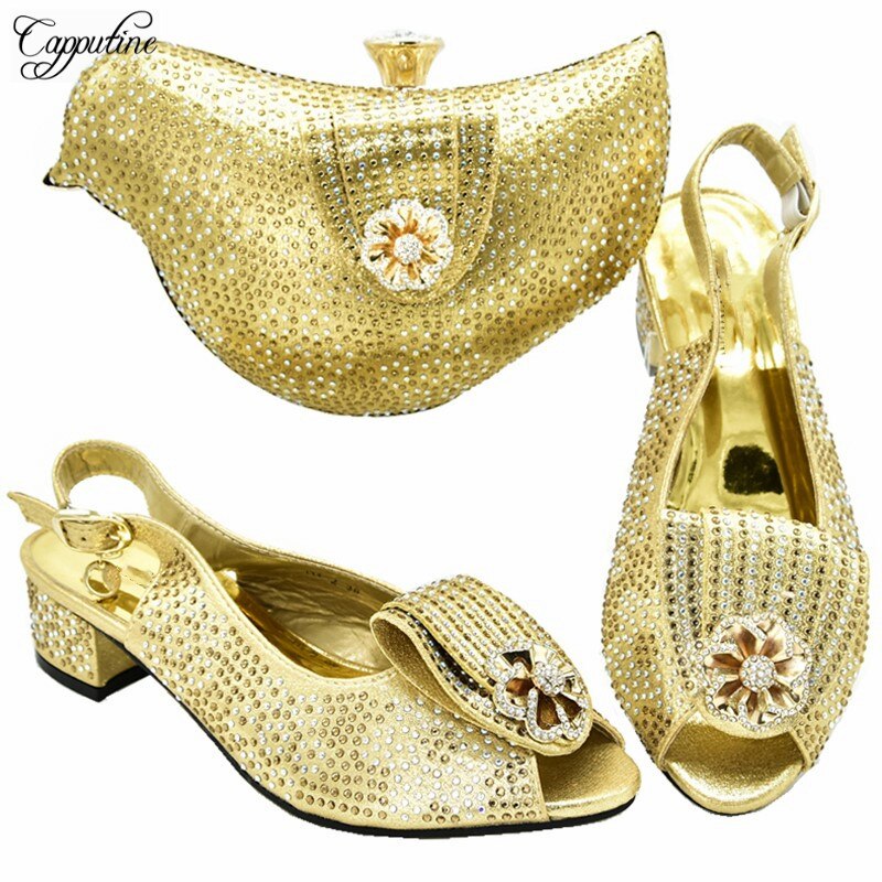 Maravilloso fucsia medio zapatos, sandalias de tacón con bolso de mano con diamantes de imitación de la boda 118-2. Altura del tacón 4,5 cm