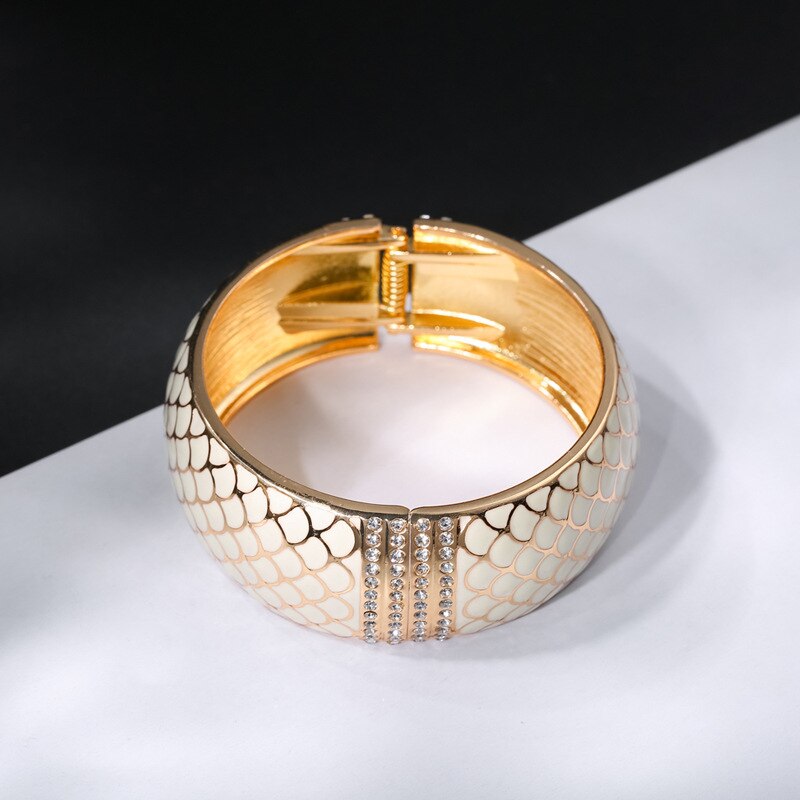 Glitrende fiskeskæl mønster armbånd til kvinder dryppende olie legering rhinsten bred armring femme bryllup smykker