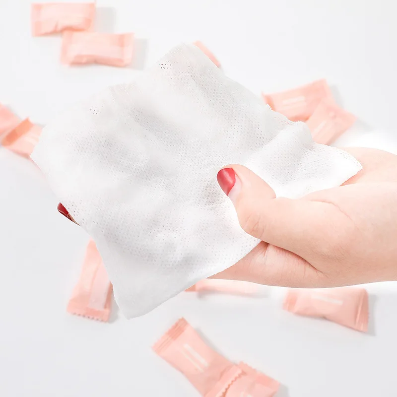 50 Stuks Buitenshuis Reinigende Handdoek Wegwerp Gecomprimeerde Draagbare Reis Niet-Geweven Handdoekje Water Vochtig Doekje