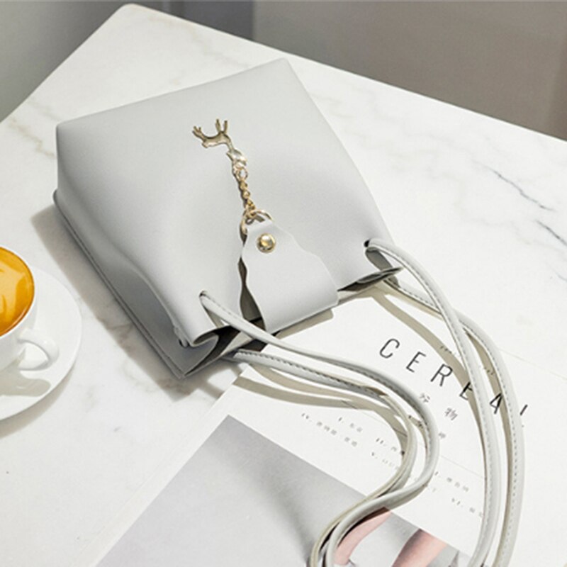 Dames pu crossbody tas portemonnee met dierenhanger, kleine schoudertas met hertenhanger: Grijs