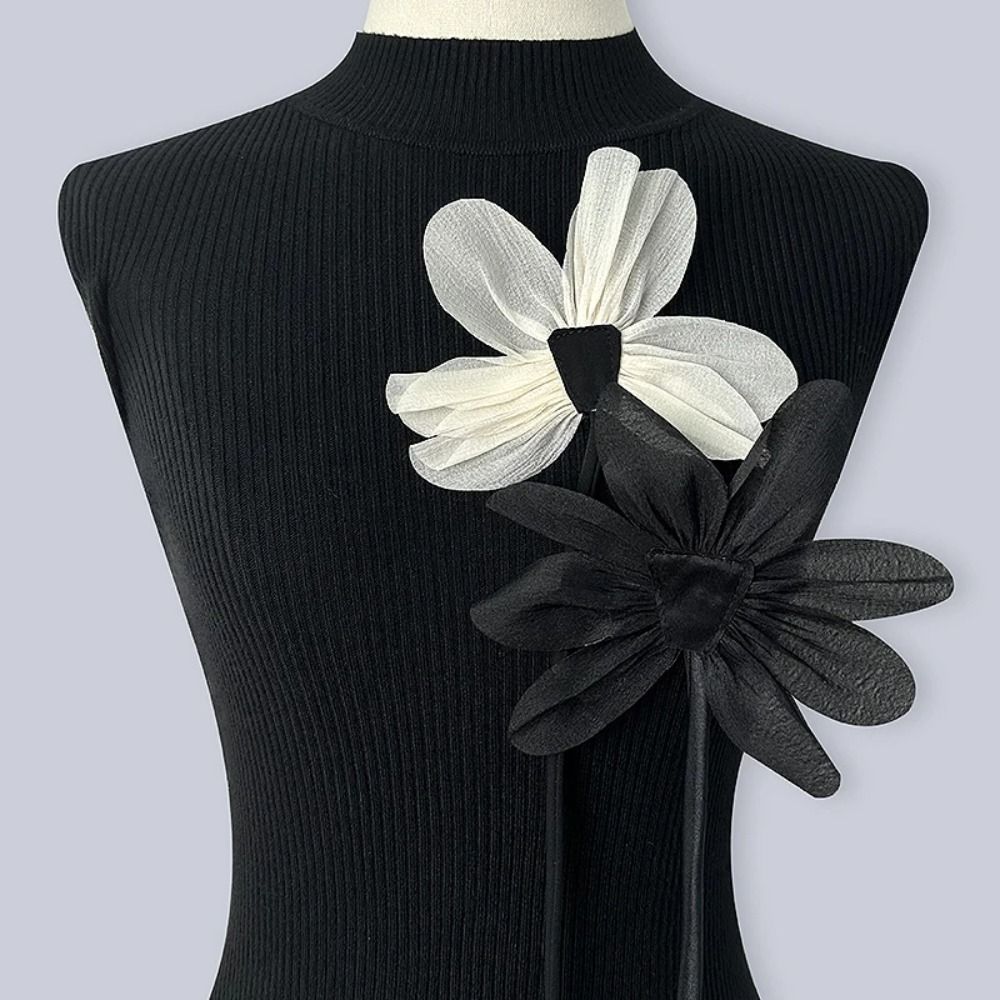 2Stck neue schwarze weiße Stoff Stoff Blume Brosche Stifte Spitze Blume Korsage Anstecknadeln handgemachten Schmuck DIY näHenne Blumen kleidung