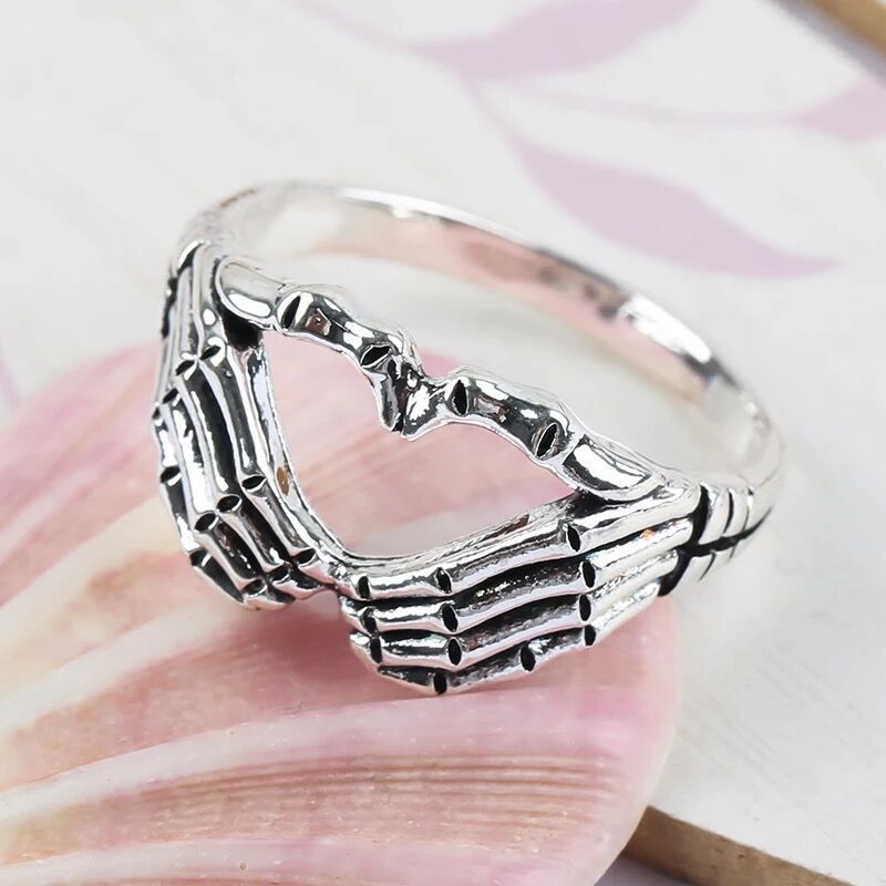 Gothic Skeleton Skull Hand Heart Rings for Men Vintage Punk Love Gesture Finger Couple Ring Women Wedding Jewelry Halloween