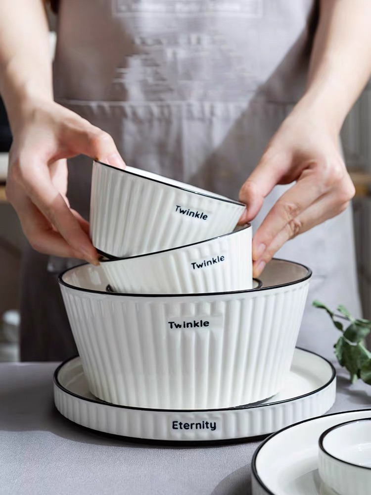 Ensfarvet keramisk tallerken bøf mad tallerken nordisk stil bordservice skål dessert fad middag fad spisestel