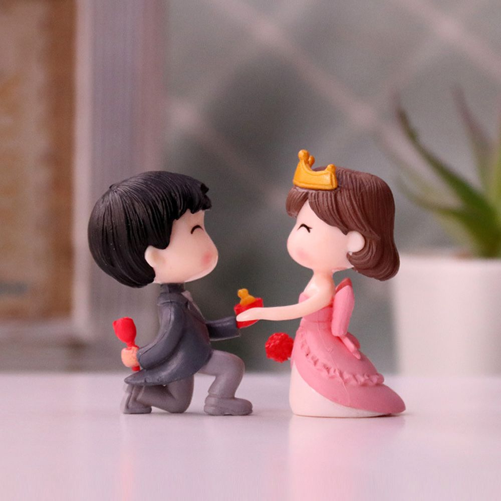 Happiness Wedding Romantic Young Couple Figurines Sweety Lovers Craft Fairy Scene Warm Valentine's Day Ornaments Room Decor: gray-pink
