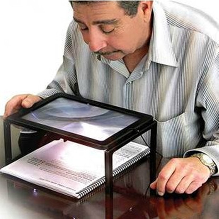 Ouderen A4 Size Desk Type Reading Loupe Vergrootglas Verlicht Vergrootglas met 4 stuks LED Lampen Lichten voor Oude mensen