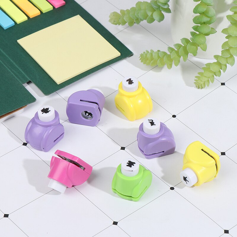 1Pc Mini Scrapbook Punches Handmade Cutter Card Craft Calico Printing DIY Flower Paper Craft Hole Punch Puncher random Color