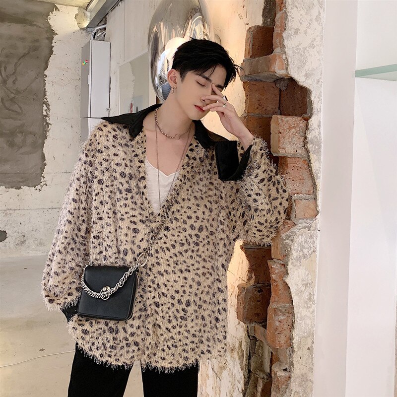 De talla grande cuello contraste Dot Leopard Faux Borla de pelo manga larga camisa suelta hombres blusa parte de arriba ropa informal etapa camiseta Graffiti