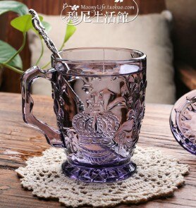 Präglat glas kopp bältesskydd glas hushåll blyfri kristall blomma te kopp kung hatt präglad glas lock mugg kopp: Violett