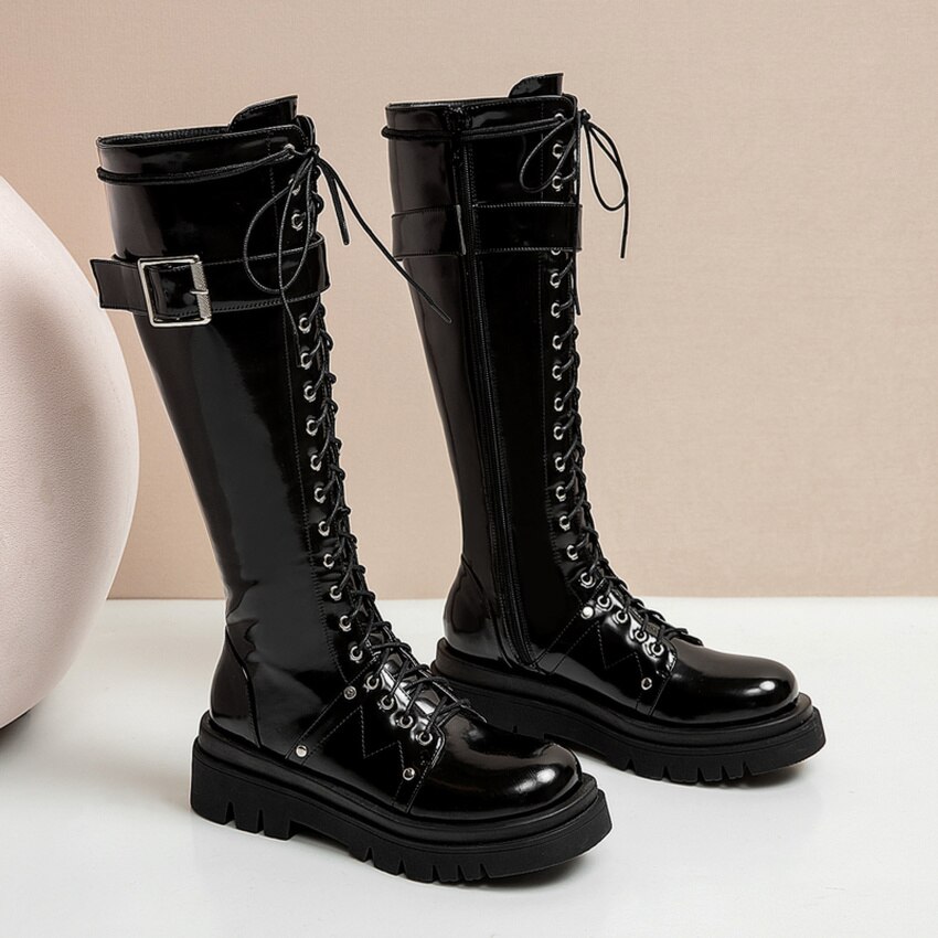 Qutaa lakleren pu kniehoge laarzen met gesp, vetersluiting, rits, vierkante hak, herfst/winter, ronde neus, damesschoenen, maat 34-43