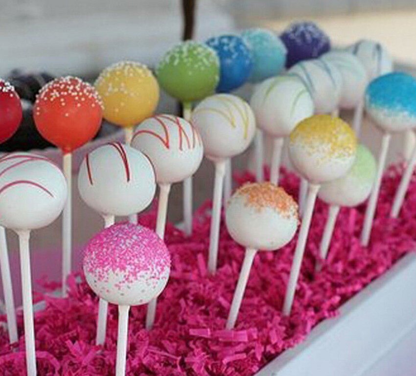 100 kpl pop -imutikkuja suklaakakku tikkari lolly -karkkia, jolloin muotti on valkoinen
