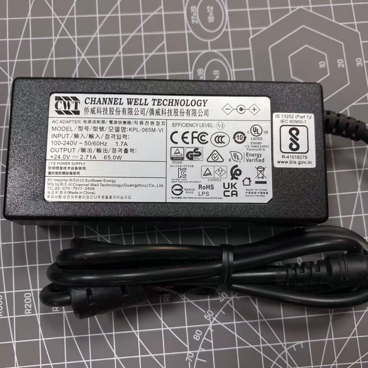 Genuine CWT 24V 2.71A 65W AC DC Adapter Power Supply KPL-065M-VI KPL-065M-Vl Switching Power Laptop Adaptor Charger: black