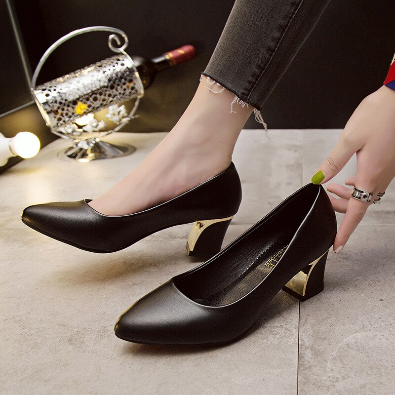 Hoge hakken damesschoenen ronde neus vierkante hakken dames bloem pumps goedkope werkschoenen grote maat