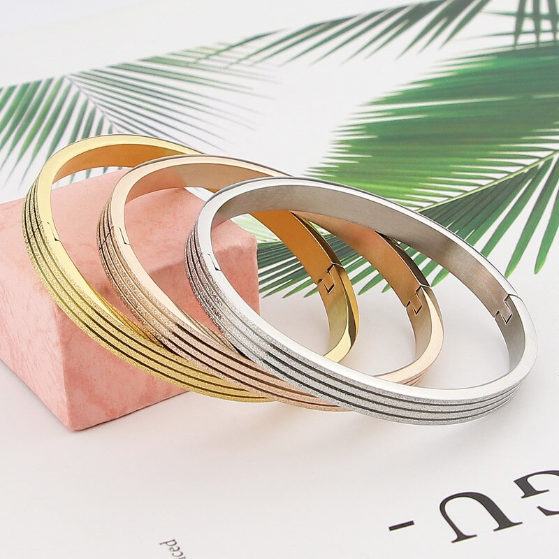 Pulsera esmerilada de acero inoxidable para mujer, brazalete con patrón de línea, de , , B-482
