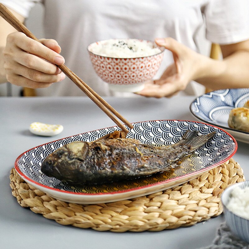 Chique restaurant keramische visschotel, groot ovaal bord, huishoudelijk bord, gestoomde visschotel
