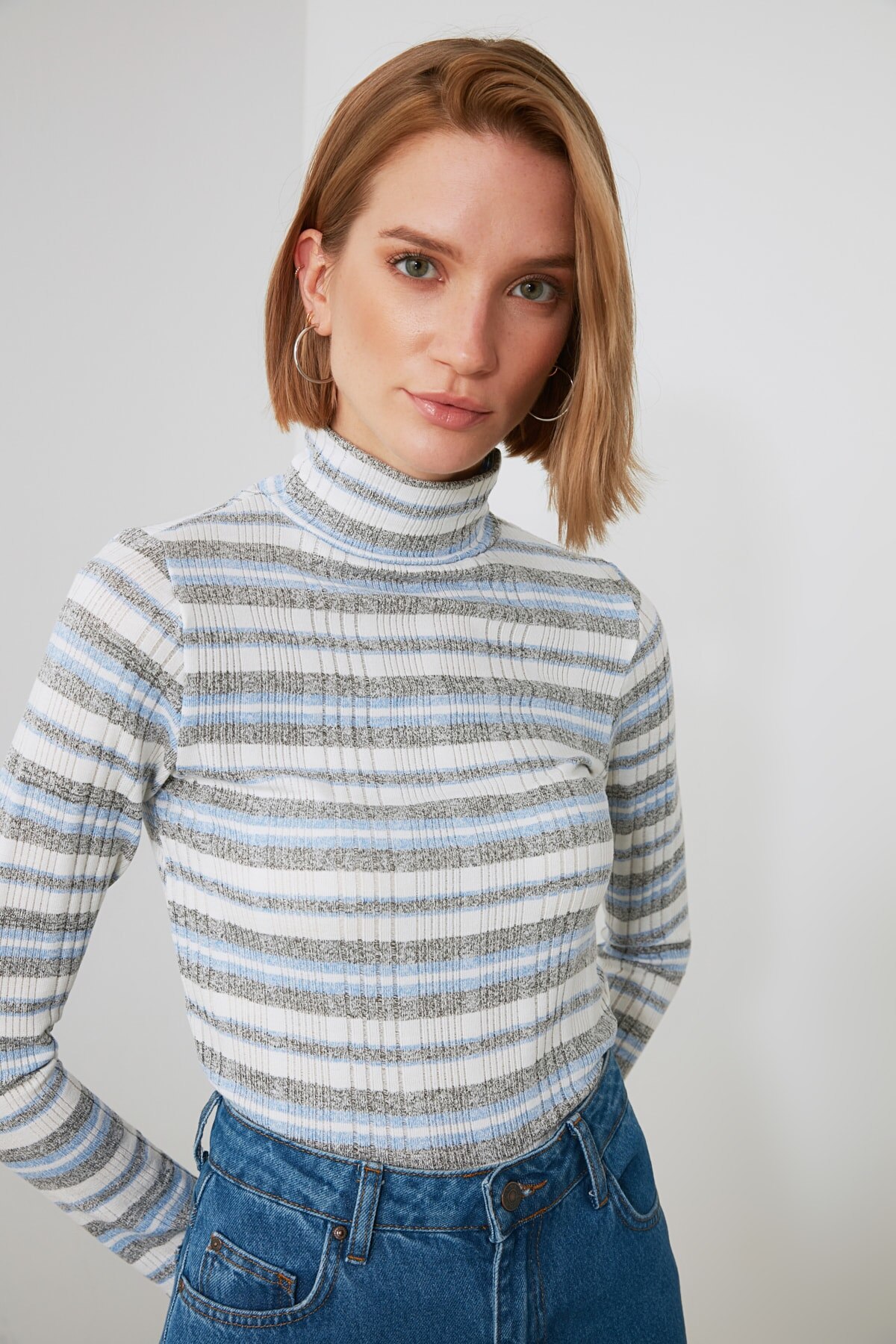 Buy Trendyol Pleated Crop Knitted Blouse In Red | 6thStreet Qatar