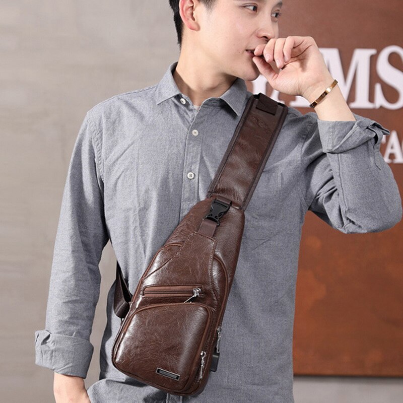 bolso de hombre impermeable al aire libre para hombre bolso bandolera con interfaz de paquetes deportivos antirrobo: Dark Brown