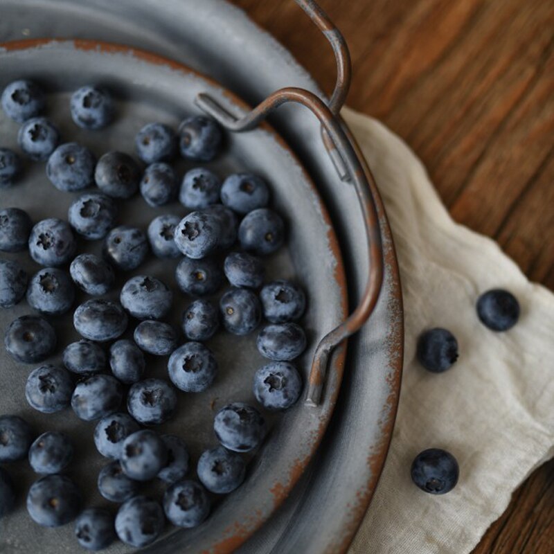 European Retro Wrought Iron Round With Handle Storage Tray Classic Metal Serving Bread Tray Photography Props for Home Decoratio