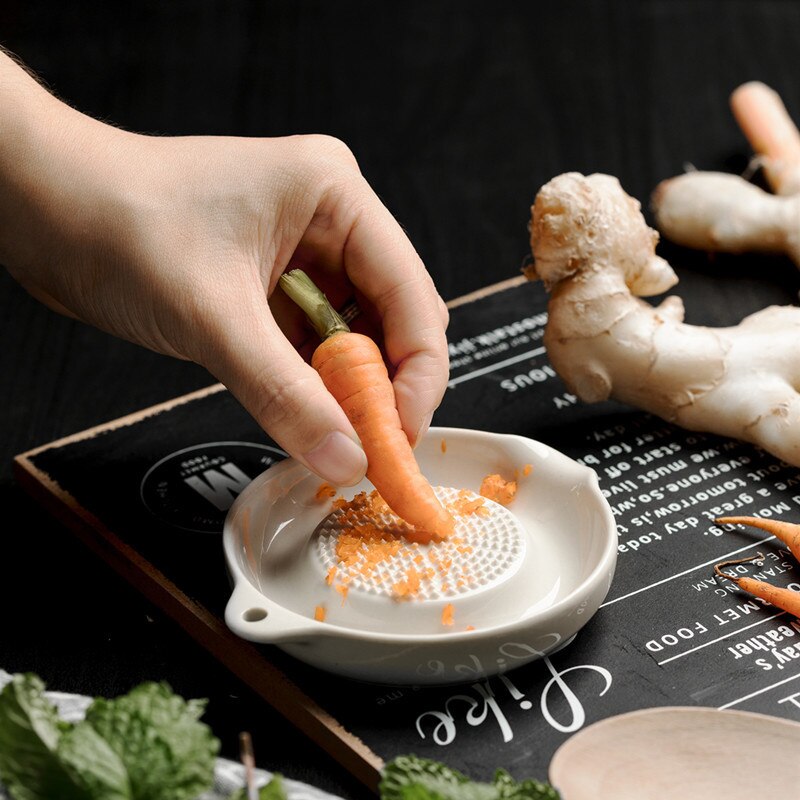 White Simple Style Burnishing Machine Portable Porcelain Carrot Ginger Grinding Household Grinder