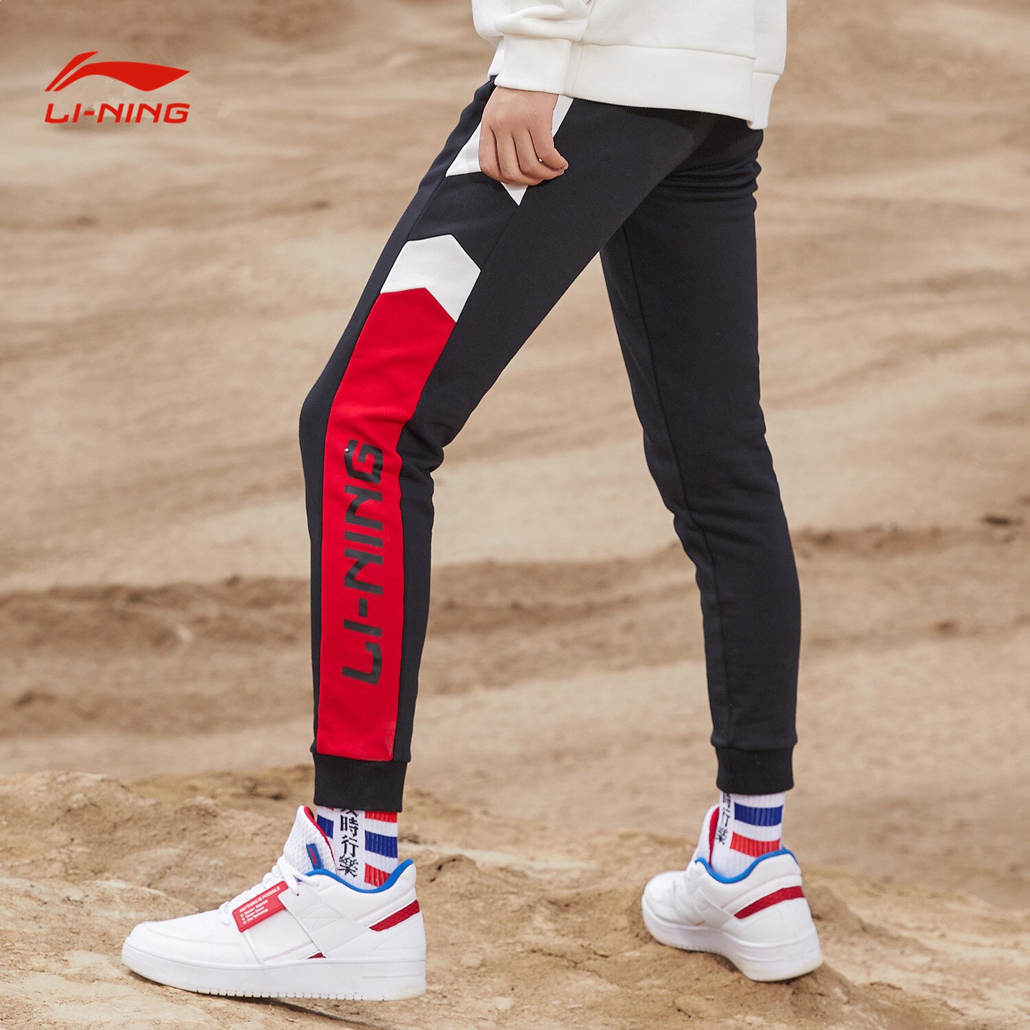 (Broken Code)LINING Men Pants Casual Loose Knitting Sports Pants Comfortable Splicing Colour Pants AKLP847