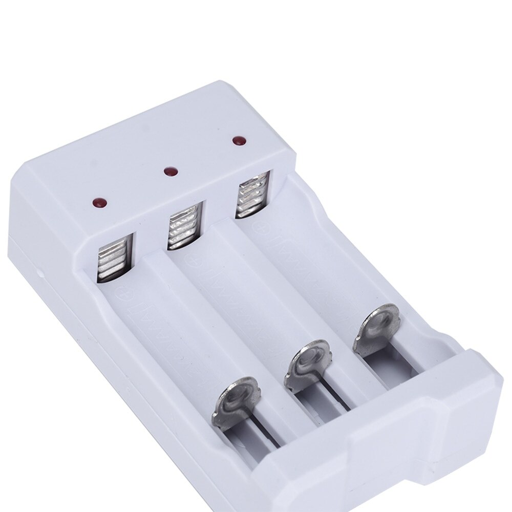 USB 4 Slots Fast Charging Battery Charger Short Circuit Protection AAA and AA Rechargeable Battery Station: NO.1