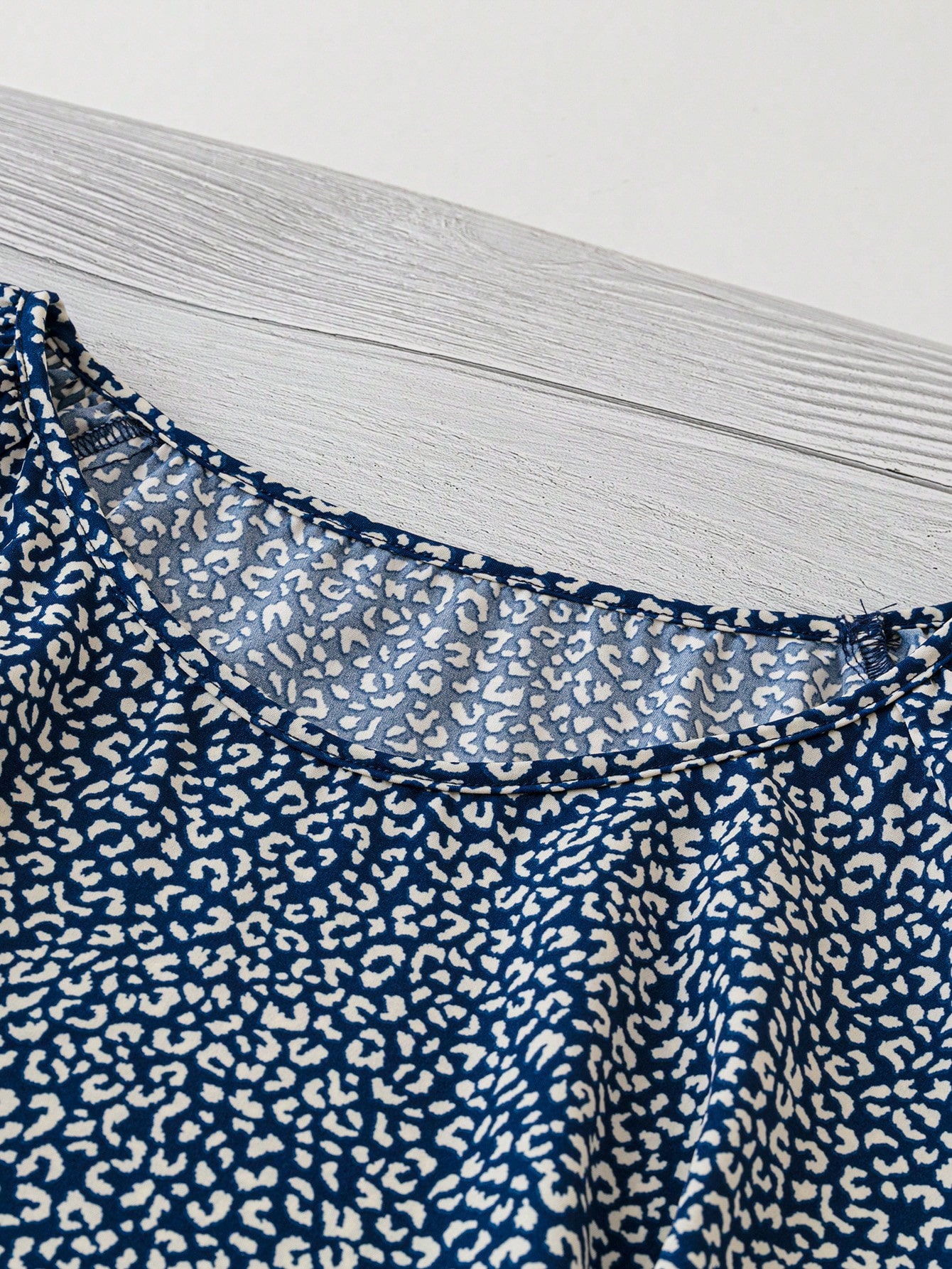 Tissu en polyester doux pour femme, haut d'été décontracté, lavage en machine, impression aléatoire vibrante, grande taille, légèrement commandé