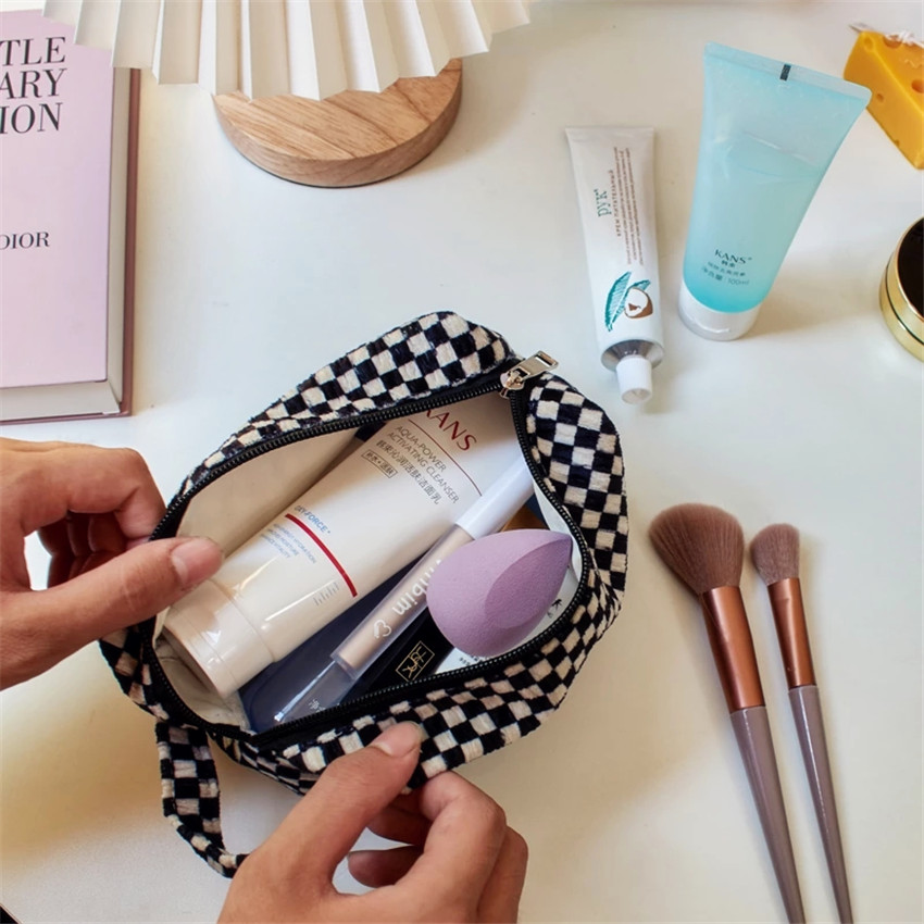 Nuove borse per trucco a scacchiera Ins coreane per modello di mucca portatile da donna custodia per articoli da toeletta cosmetica di grande capacità