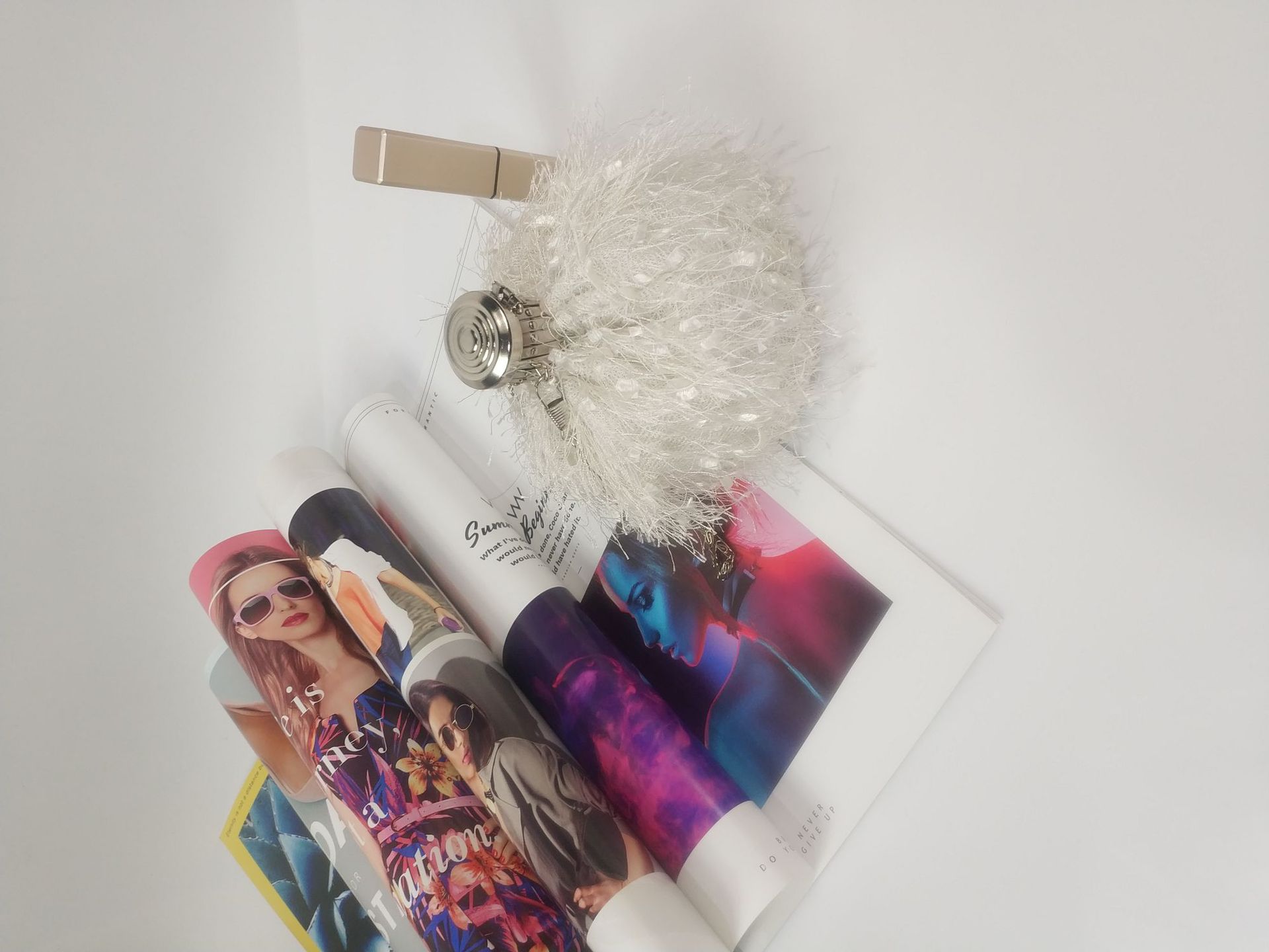 Mini Small Bag Women&#39;s Tide Hip Flask Bag Hair Wool Tassel Messenger Bag Round Bag Shoulder Bucket Bag: white