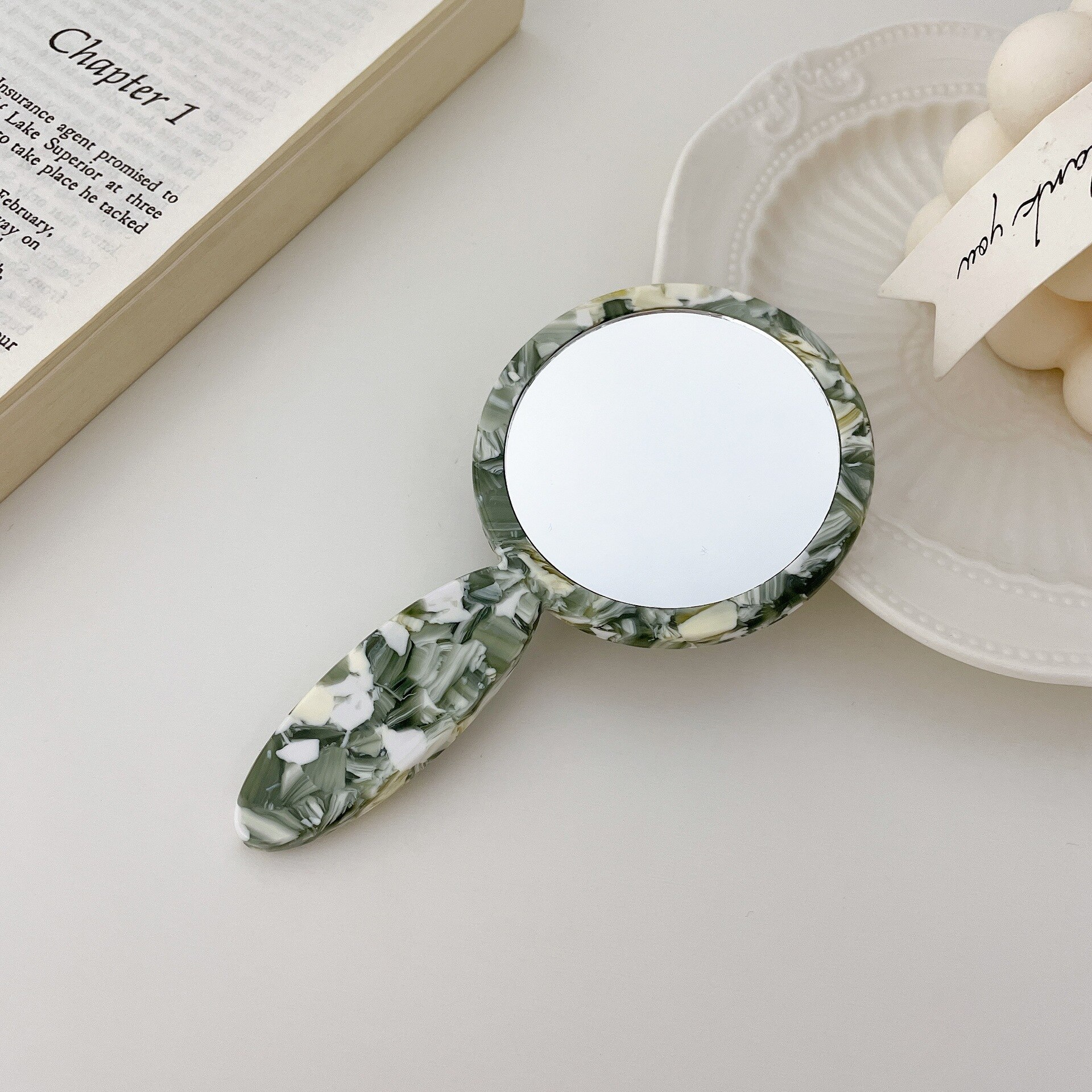 Espejo de maquillaje de mano Retro para niñas, espejo pequeño de acetato de estilo bonito y dulce, de otoño e invierno,: B