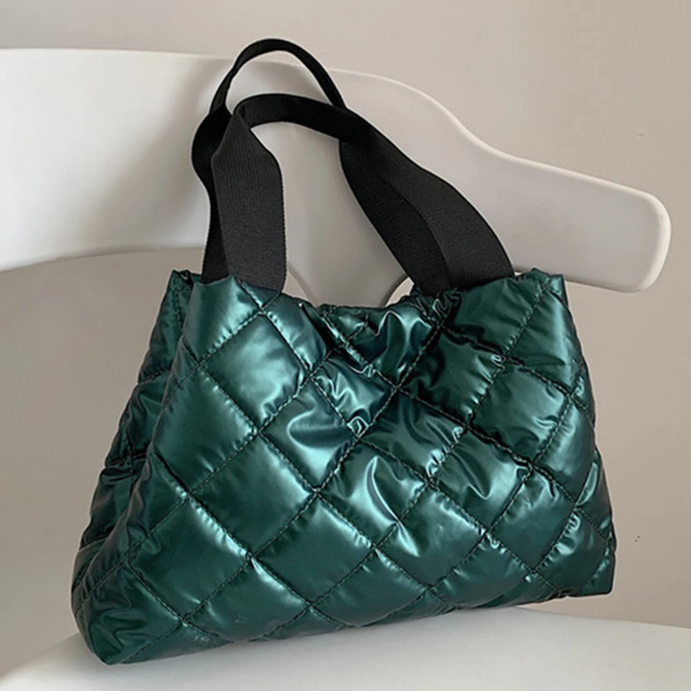 Puffer Schoudertas voor Vrouwen Dons Katoen Gevoerde Draagtas Bubble Handtas Portemonnee Grote Shopper Tas Gewatteerde Cloud Top Handtas: Licht Groen